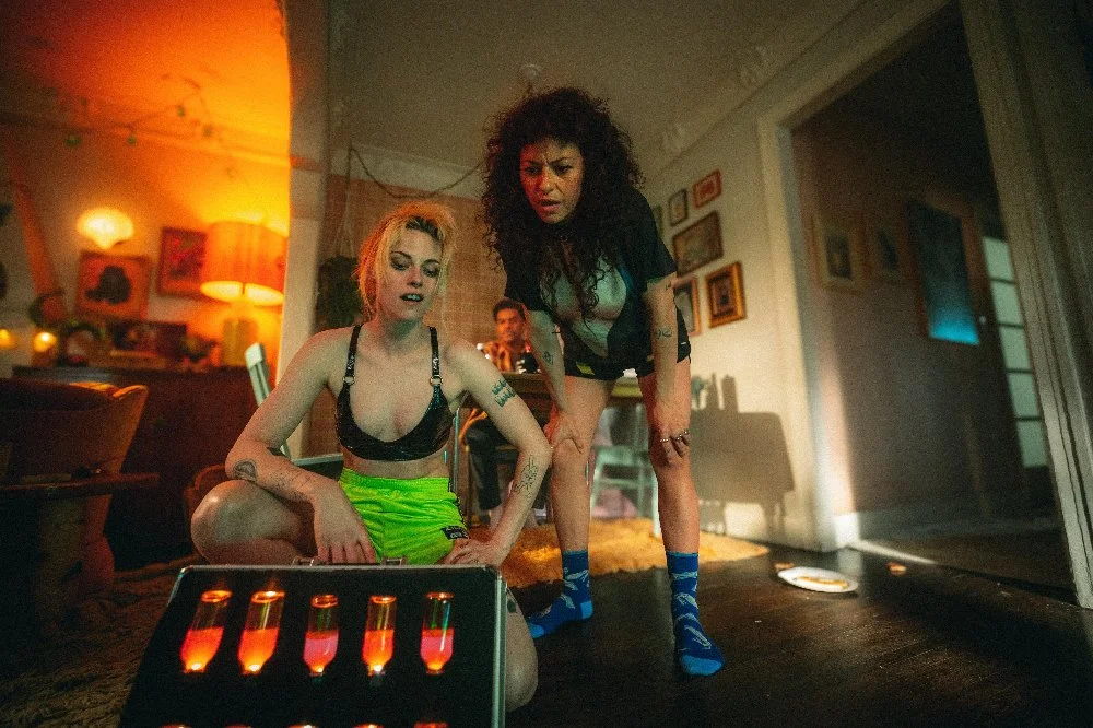Кадр из фильма Не те девушки / The Wrong Girls Кадр из фильма Не те девушки / The Wrong Girls
