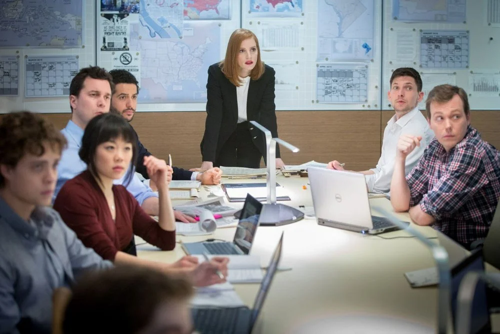Кадр из фильма Опасная игра Слоун / Miss Sloane Кадр из фильма Опасная игра Слоун / Miss Sloane