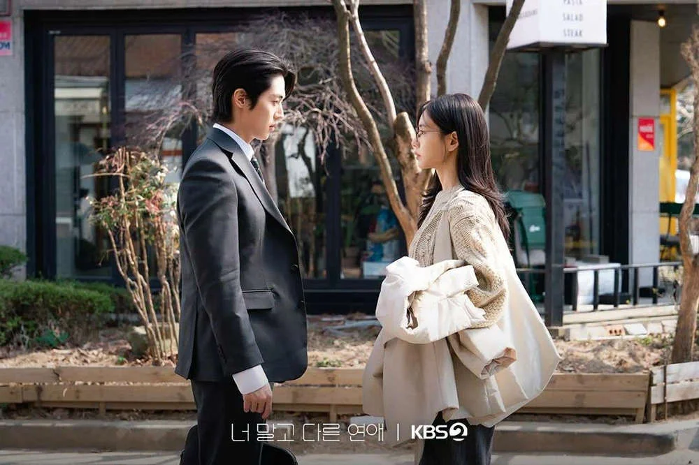 Кадр из фильма Другая любовь, но не ты / A Love Other Than Yours (Neo malgo dareun yeonae) Кадр из фильма Другая любовь, но не ты / A Love Other Than Yours (Neo malgo dareun yeonae)
