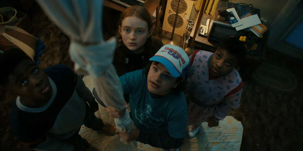 Кадр из фильма Очень странные дела / Stranger Things Кадр из фильма Очень странные дела / Stranger Things