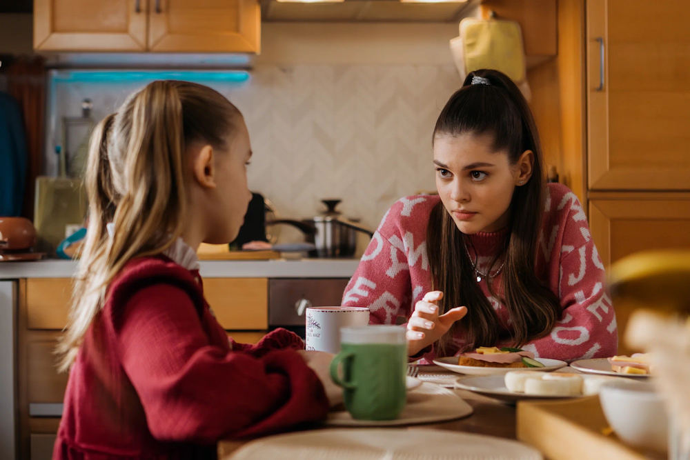 Сцена из фильма Одни дома Сцена из фильма Одни дома