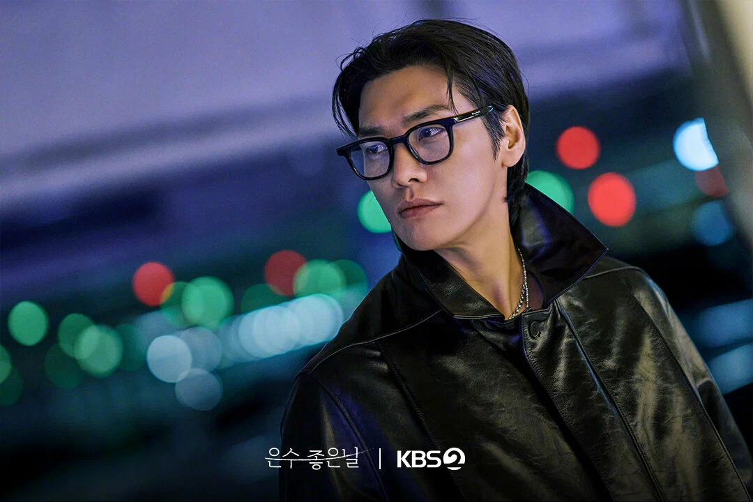 Сцена из фильма По тонкому льду / Eunsu joeun nal Сцена из фильма По тонкому льду / Eunsu joeun nal