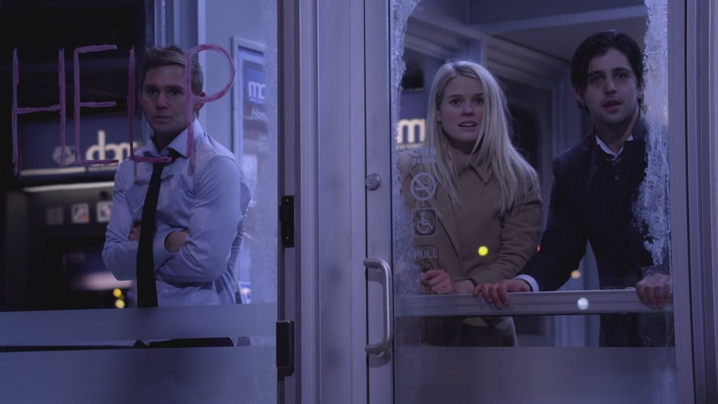 Кадр из фильма Банкомат / ATM Кадр из фильма Банкомат / ATM