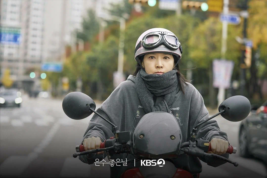 Сцена из фильма По тонкому льду / Eunsu joeun nal Сцена из фильма По тонкому льду / Eunsu joeun nal