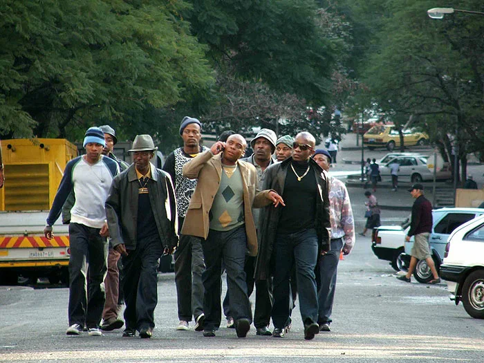 Кадр из фильма Бандитский Йоханнесбург / Jerusalema Кадр из фильма Бандитский Йоханнесбург / Jerusalema