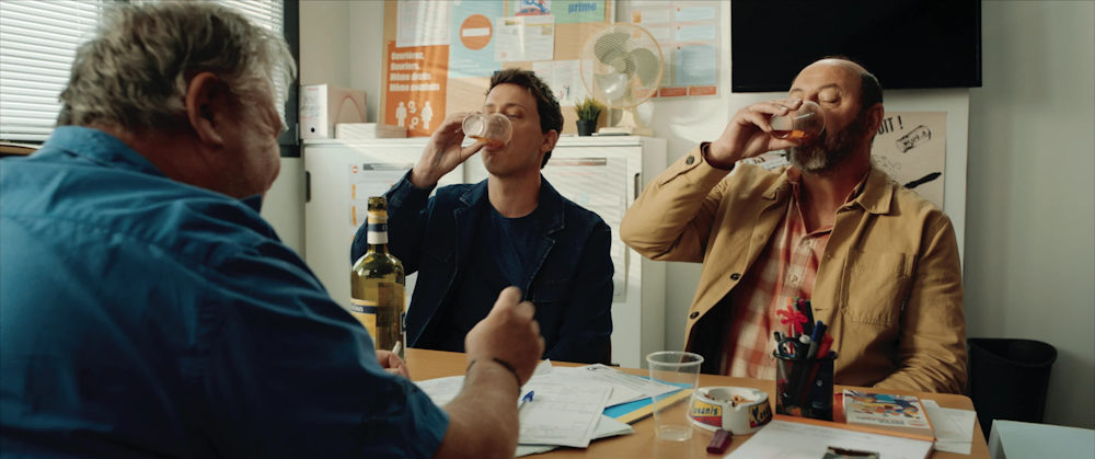 Сцена из фильма Бедный богач / 100 millions! Сцена из фильма Бедный богач / 100 millions!