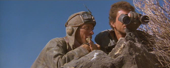Кадр из фильма Безумный Макс 2: Воин дороги / Mad Max 2 Кадр из фильма Безумный Макс 2: Воин дороги / Mad Max 2