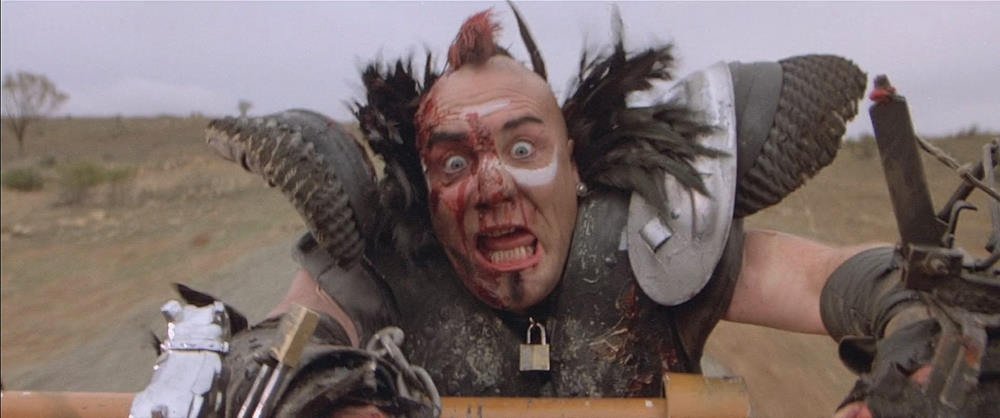 Кадр из фильма Безумный Макс 2: Воин дороги / Mad Max 2 Кадр из фильма Безумный Макс 2: Воин дороги / Mad Max 2