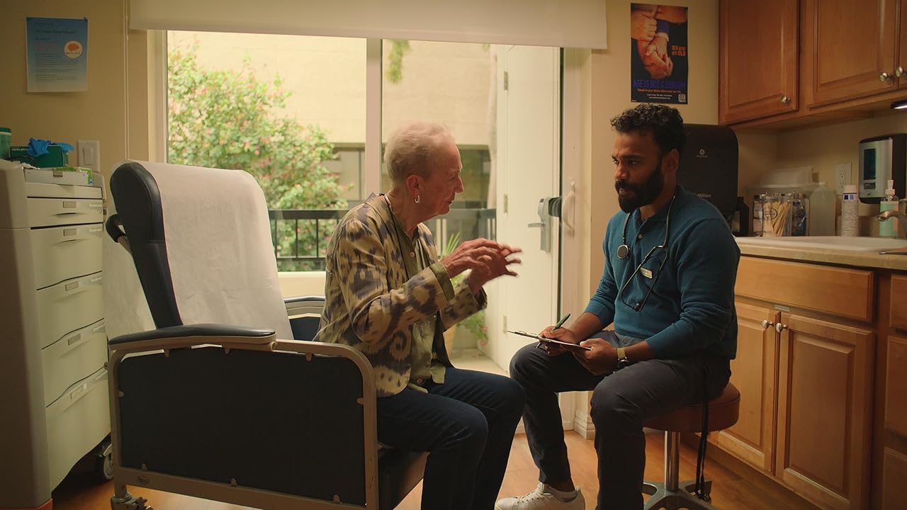 Сцена из фильма Знакомое прикосновение / Familiar Touch Сцена из фильма Знакомое прикосновение / Familiar Touch