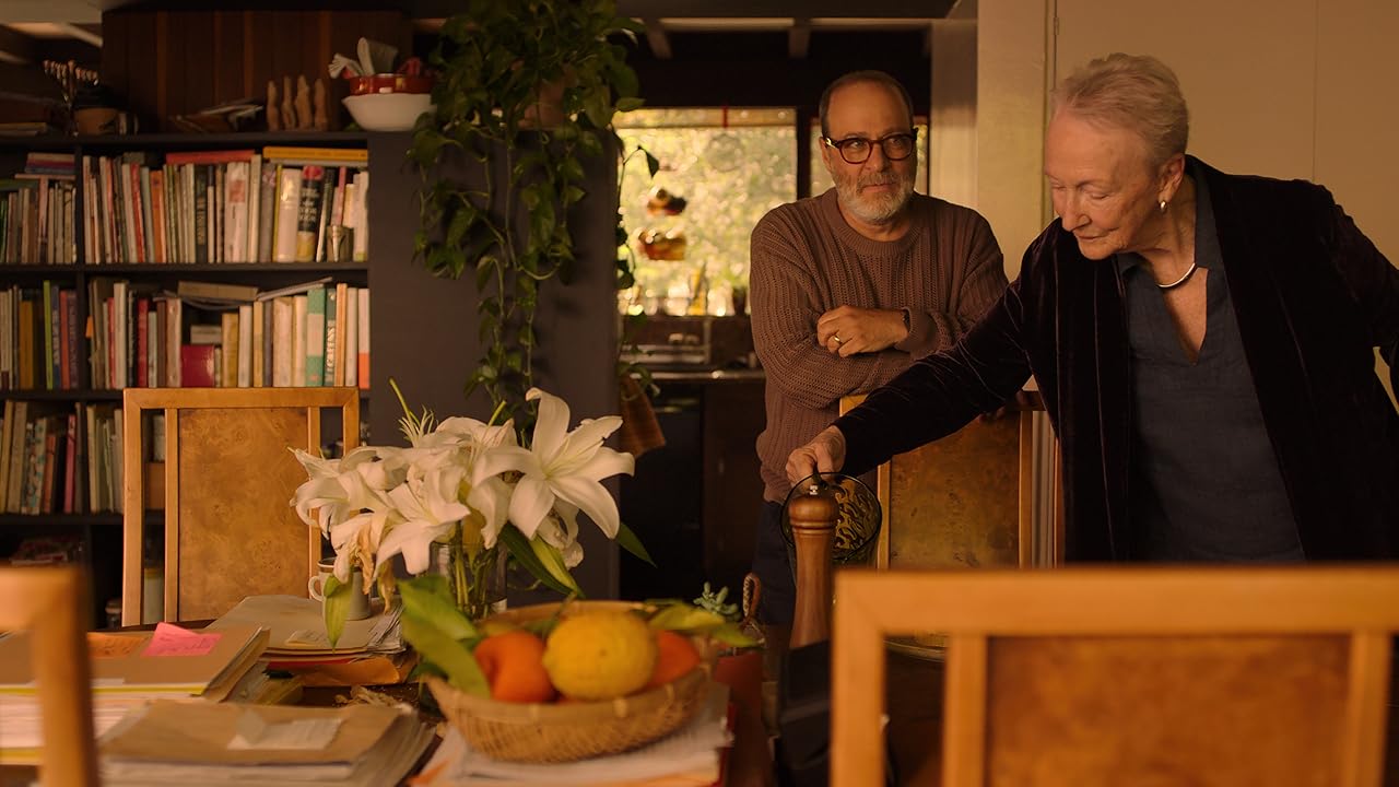 Сцена из фильма Знакомое прикосновение / Familiar Touch Сцена из фильма Знакомое прикосновение / Familiar Touch