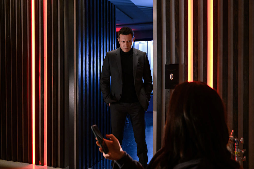 Кадр из фильма Под гипнозом / Hypnotic Кадр из фильма Под гипнозом / Hypnotic