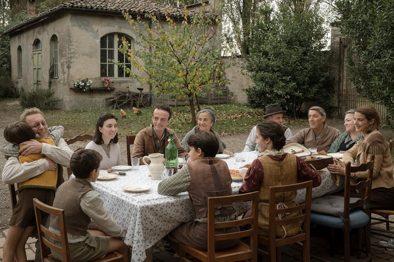 Кадр из фильма Детский поезд / Il treno dei bambini Кадр из фильма Детский поезд / Il treno dei bambini