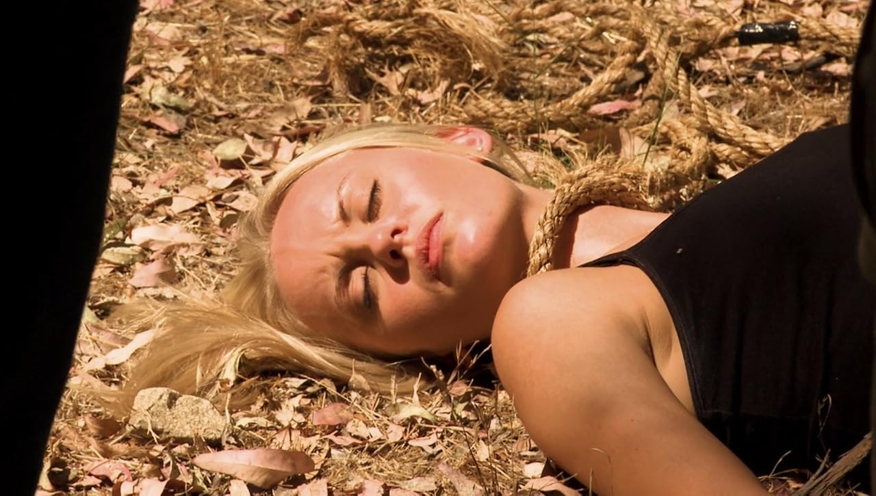 Кадр из фильма Белоснежка: Смертельное лето / Snow White: A Deadly Summer Кадр из фильма Белоснежка: Смертельное лето / Snow White: A Deadly Summer