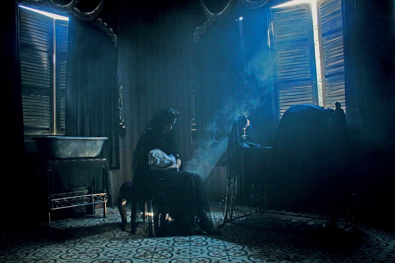 Кадр из фильма Дом с прислугой. Проклятие госпожи / Cô Haû Gaí Кадр из фильма Дом с прислугой. Проклятие госпожи / Cô Haû Gaí