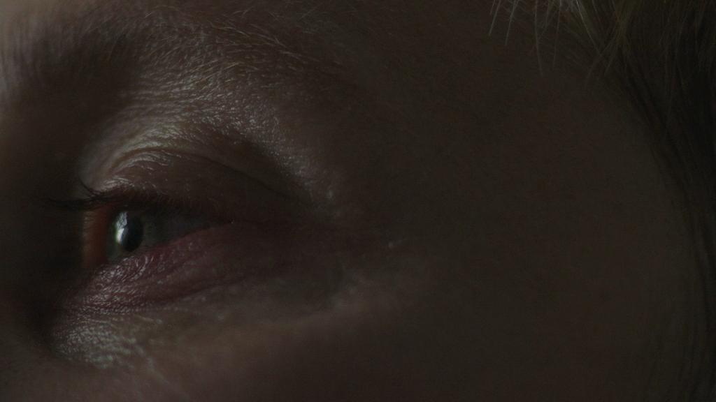 Кадр из фильма Бескрайний бассейн / Infinity Pool Кадр из фильма Бескрайний бассейн / Infinity Pool