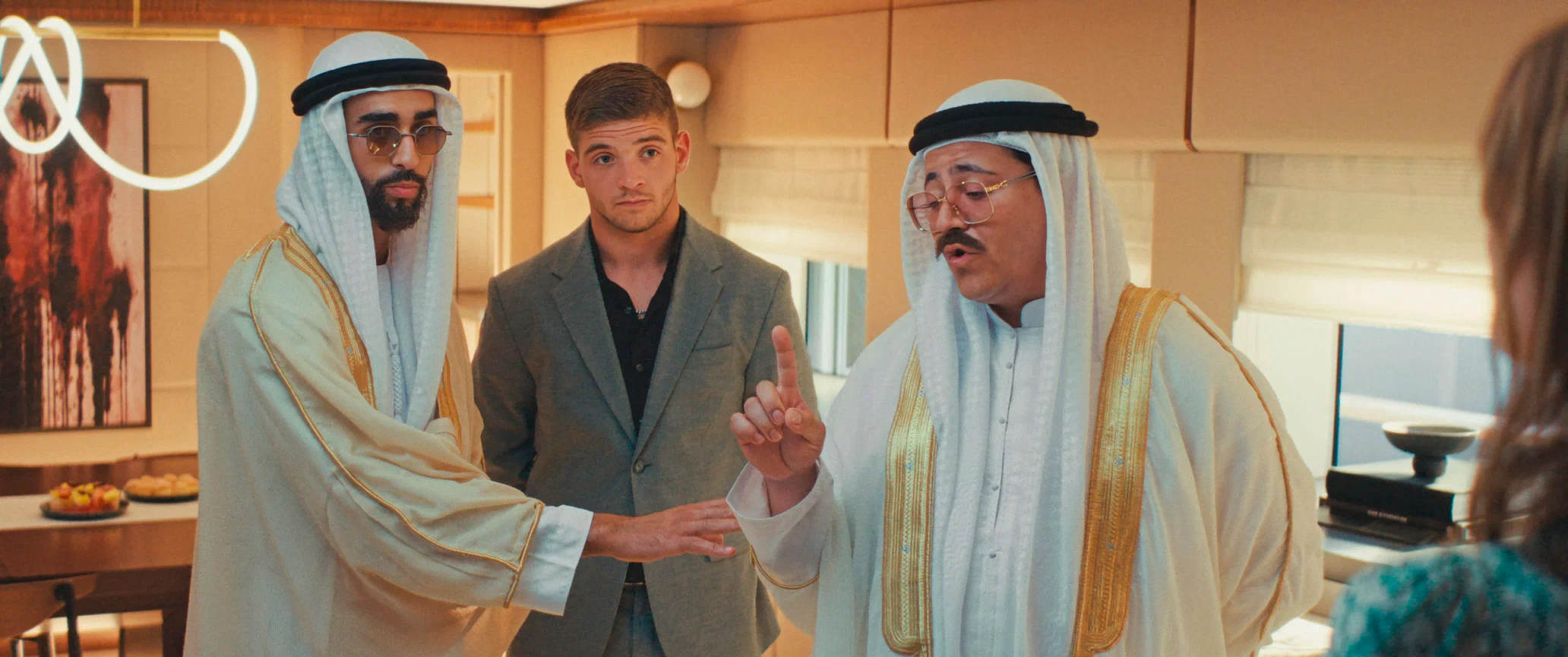 Кадр из фильма Сорвать куш в Сен-Тропе / Comme des riches Кадр из фильма Сорвать куш в Сен-Тропе / Comme des riches