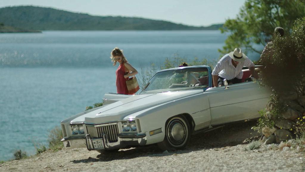 Кадр из фильма Бескрайний бассейн / Infinity Pool Кадр из фильма Бескрайний бассейн / Infinity Pool