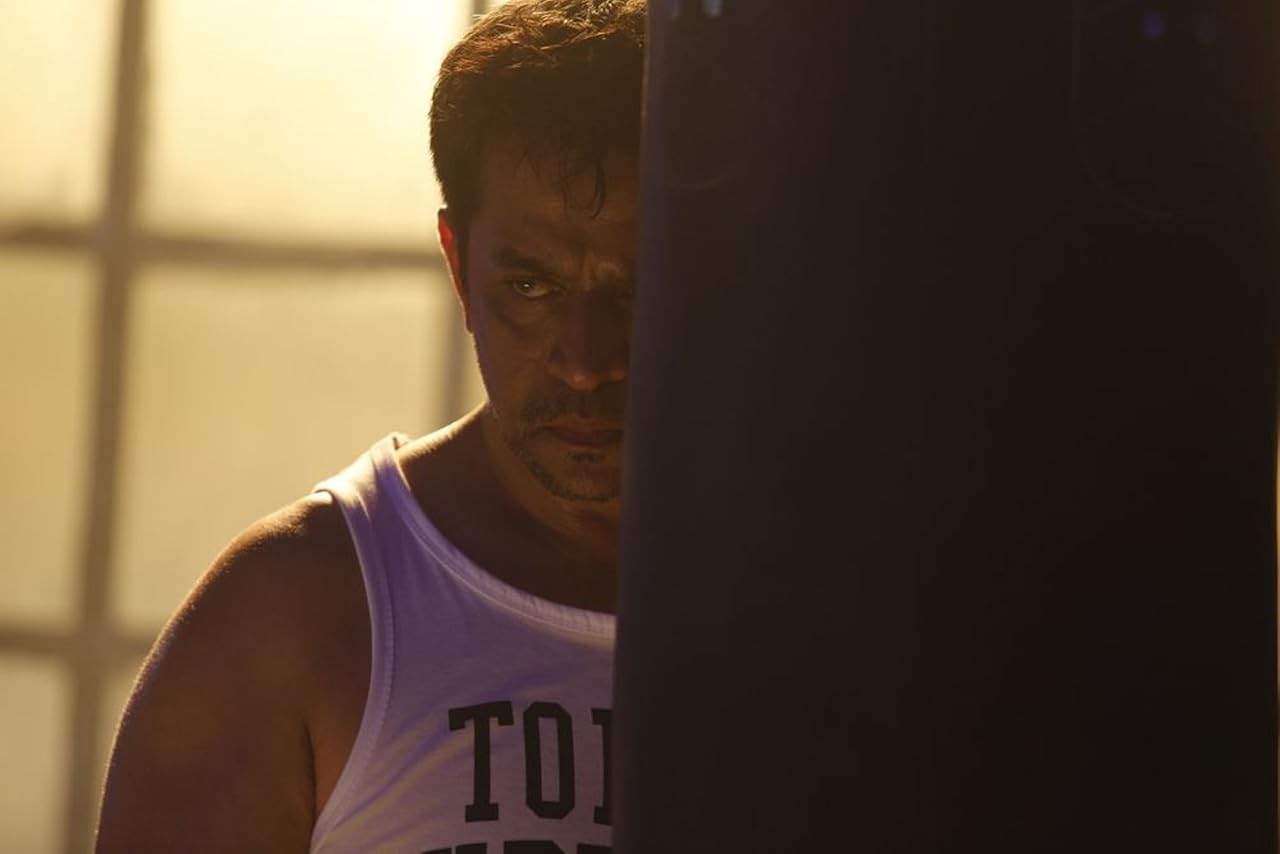 Кадр из фильма Железный занавес / Irumbu Thirai Кадр из фильма Железный занавес / Irumbu Thirai