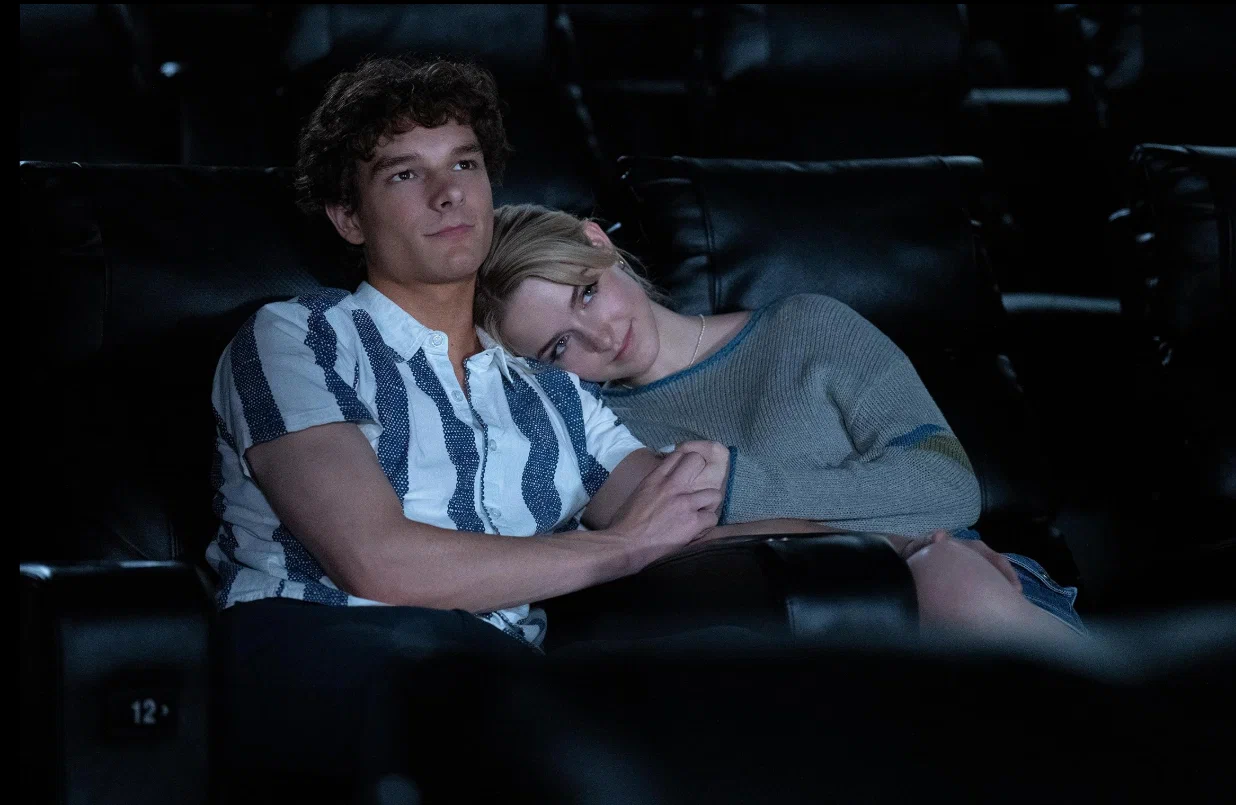 Кадр из фильма Сожалею о тебе / Regretting You Кадр из фильма Сожалею о тебе / Regretting You