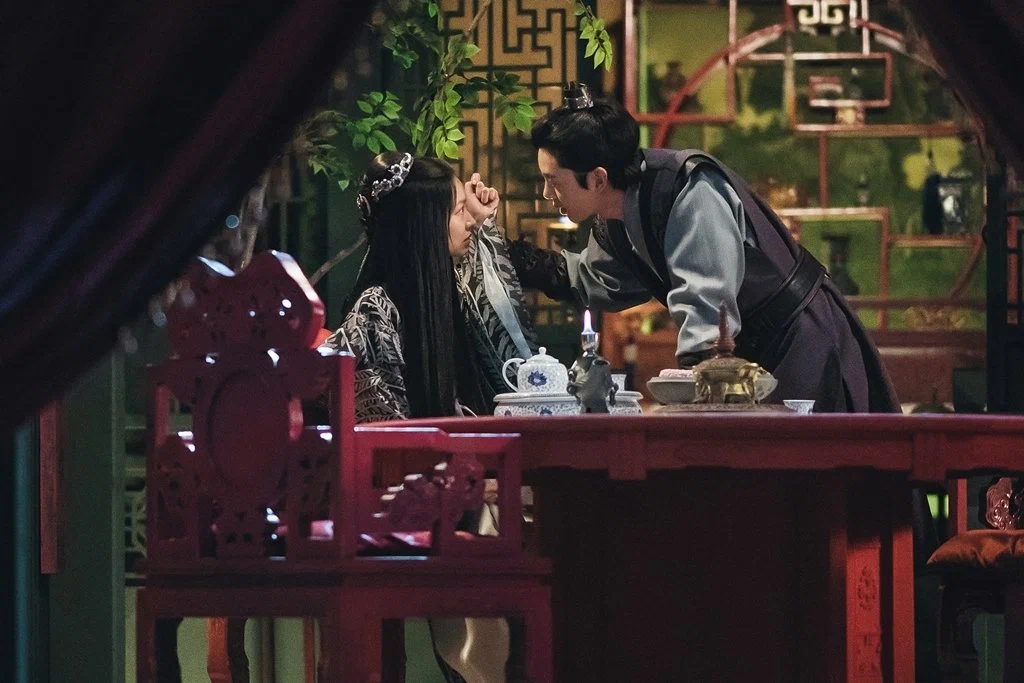 Кадр из фильма Лунная река (Река, где восходит луна) / River Where the Moon Rises (Dalyi Ddeuneun Gang) Кадр из фильма Лунная река (Река, где восходит луна) / River Where the Moon Rises (Dalyi Ddeuneun Gang)