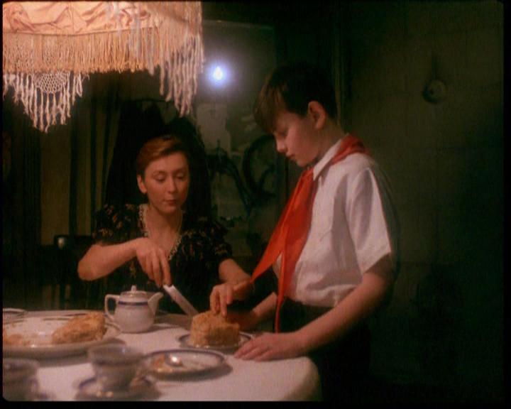 Кадр из фильма Железный занавес Кадр из фильма Железный занавес