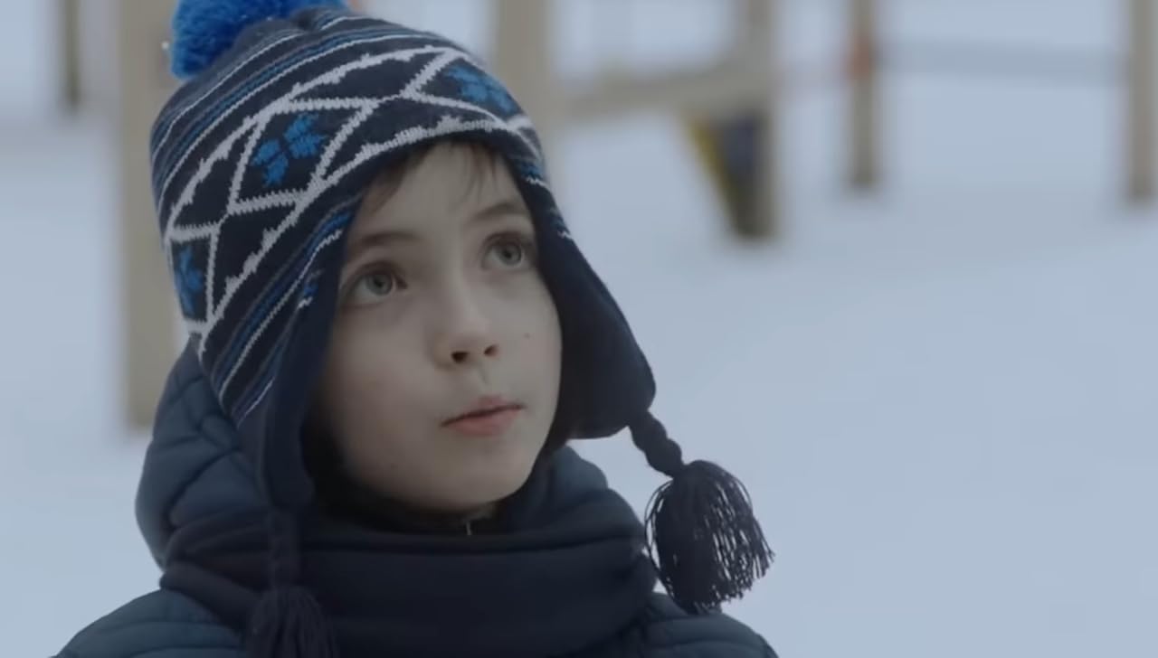 Кадр из фильма Бумажный самолётик Кадр из фильма Бумажный самолётик