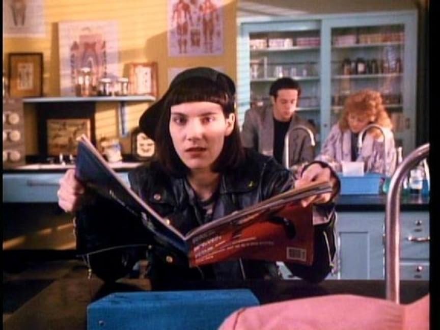 Кадр из фильма Школа рок-н-ролла навечно / Rock 'n' Roll High School Forever Кадр из фильма Школа рок-н-ролла навечно / Rock 'n' Roll High School Forever