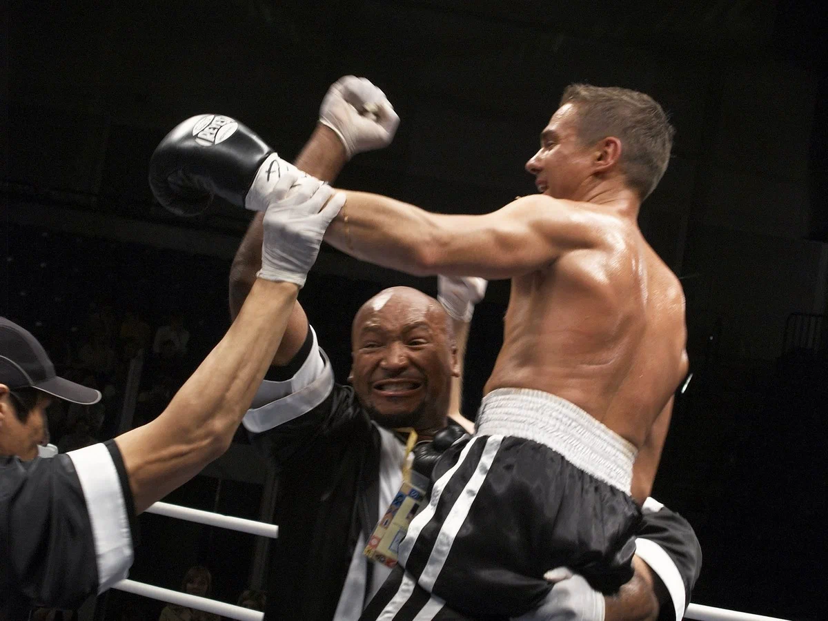 Сцена из фильма Бой с тенью 2: Реванш Сцена из фильма Бой с тенью 2: Реванш