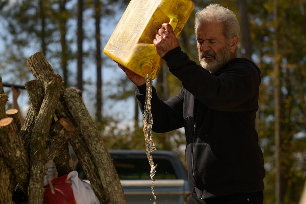 Кадр из фильма Сезон охоты / Hunting Season Кадр из фильма Сезон охоты / Hunting Season