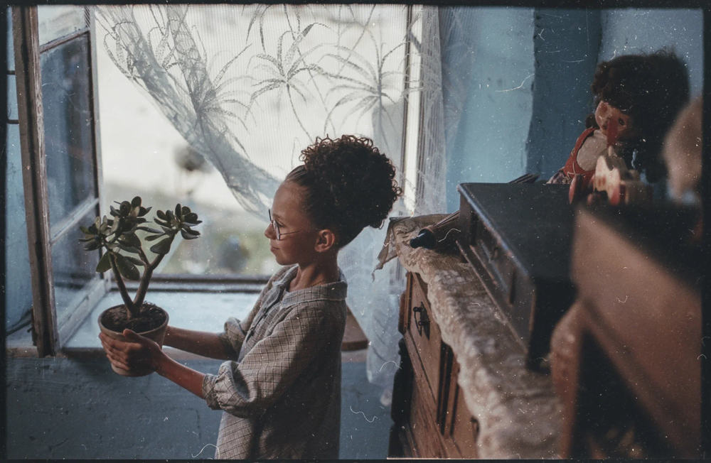 Сцена из фильма Манюня: детство Ба Сцена из фильма Манюня: детство Ба