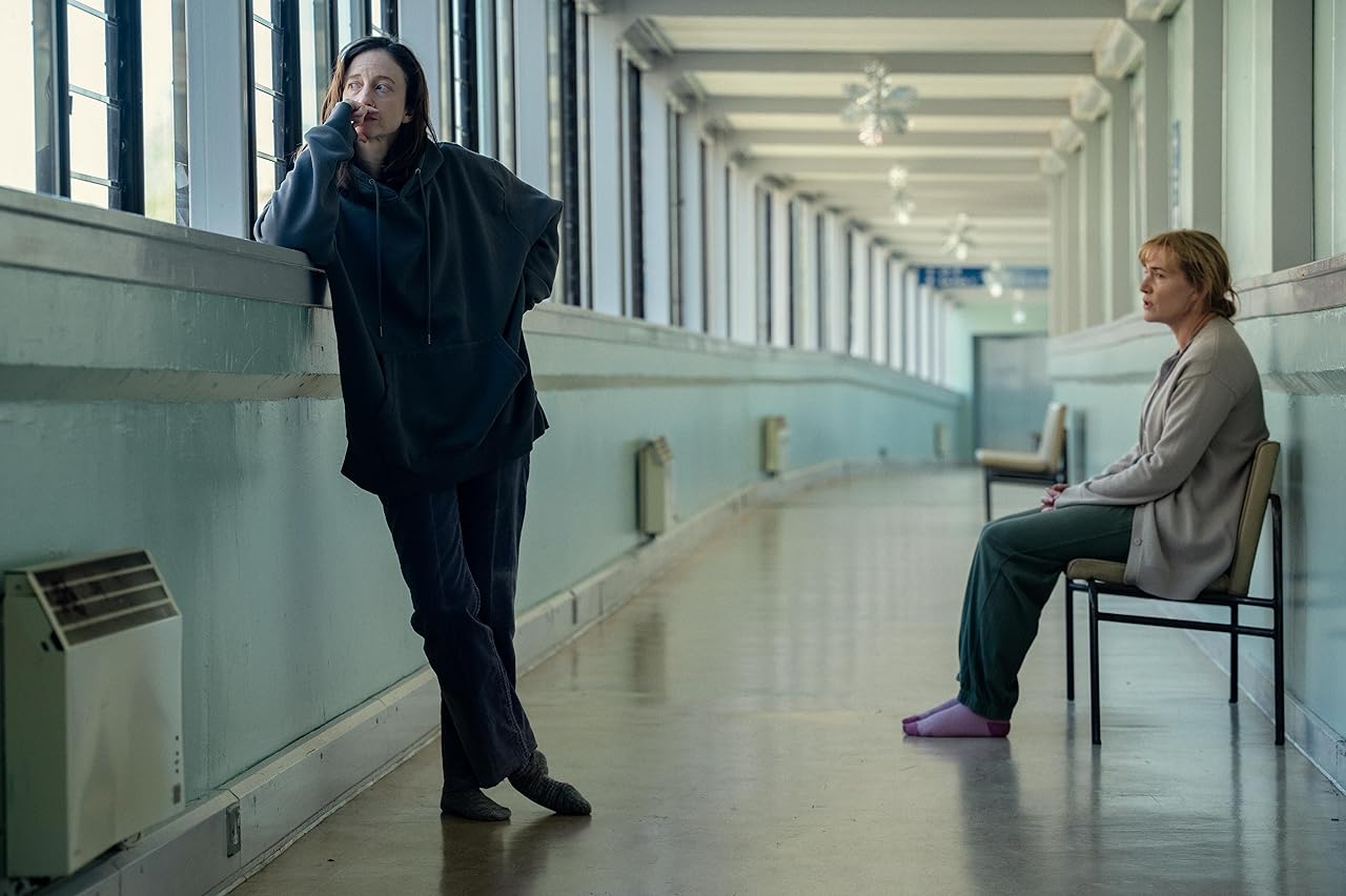 Сцена из фильма Прощай, Джун / Goodbye June Сцена из фильма Прощай, Джун / Goodbye June