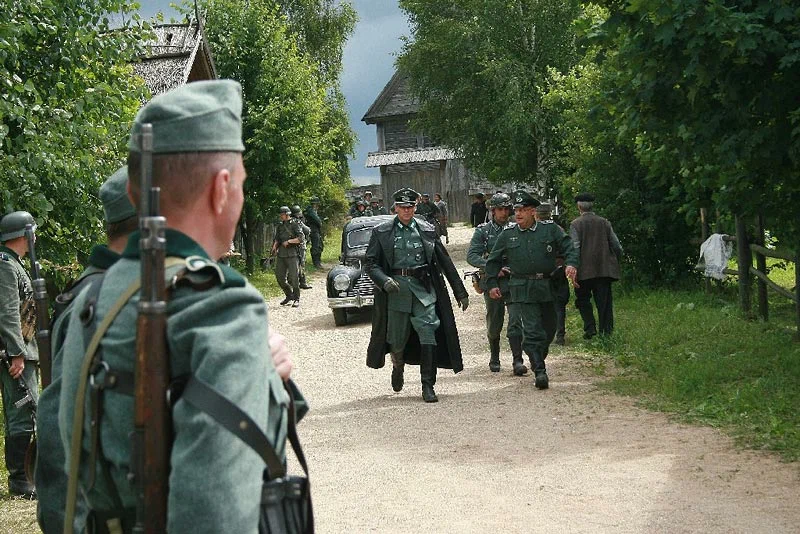 Кадр из фильма В июне 1941 Кадр из фильма В июне 1941