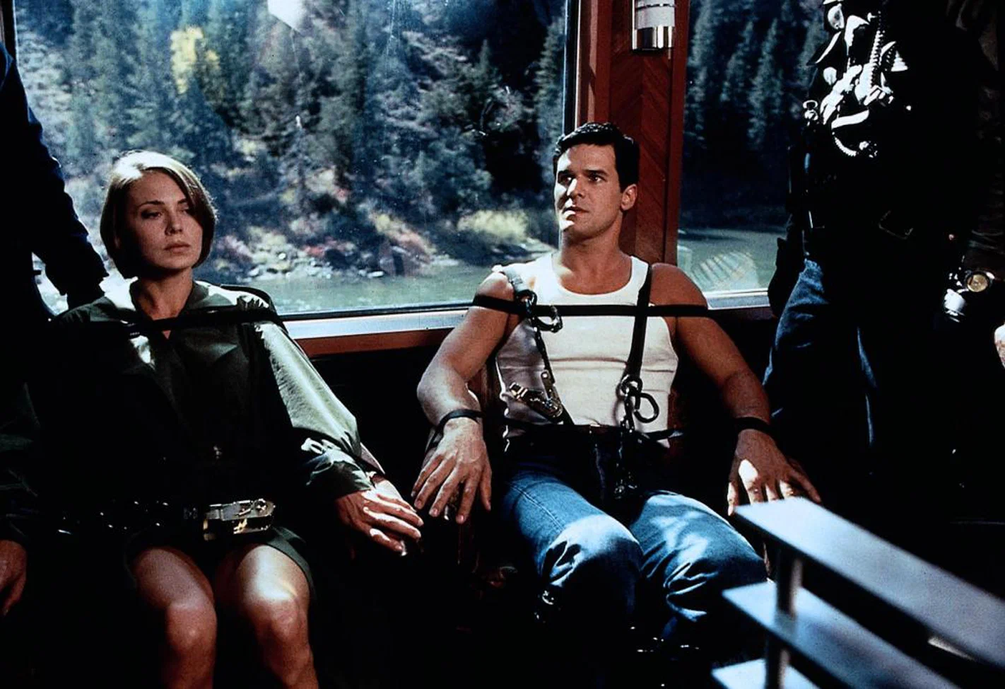 Кадр из фильма В осаде 2: Темная территория / Under Siege 2: Dark Territory Кадр из фильма В осаде 2: Темная территория / Under Siege 2: Dark Territory