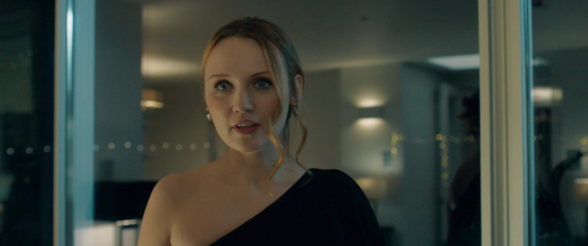 Кадр из фильма В постели с незнакомцем / The Stranger in Our Bed Кадр из фильма В постели с незнакомцем / The Stranger in Our Bed