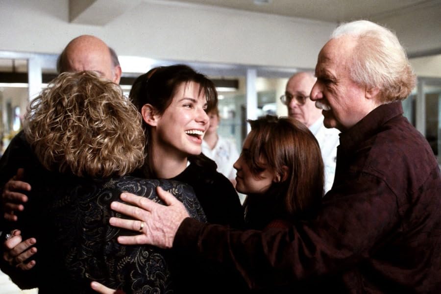 Кадр из фильма Пока ты спал / While You Were Sleeping Кадр из фильма Пока ты спал / While You Were Sleeping