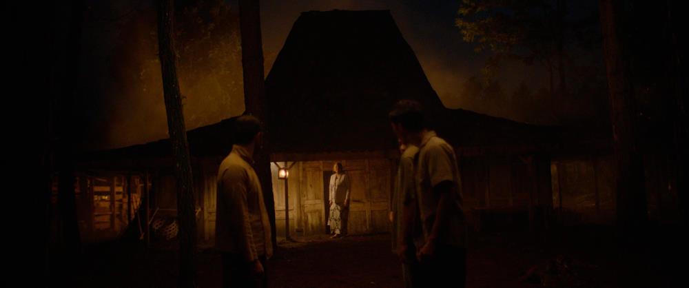 Кадр из фильма Ведьма. Деревня проклятых / Perempuan Tanah Jahanam Кадр из фильма Ведьма. Деревня проклятых / Perempuan Tanah Jahanam