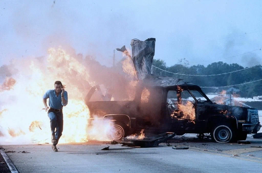 Кадр из фильма Трудная мишень / Hard Target Кадр из фильма Трудная мишень / Hard Target