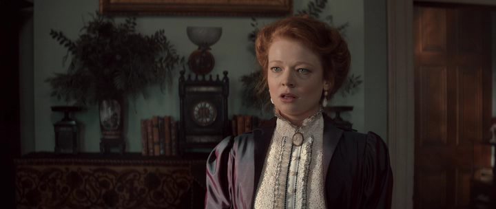 Кадр из фильма Винчестер. Дом, который построили призраки / Winchester: The House that Ghosts Built Кадр из фильма Винчестер. Дом, который построили призраки / Winchester: The House that Ghosts Built