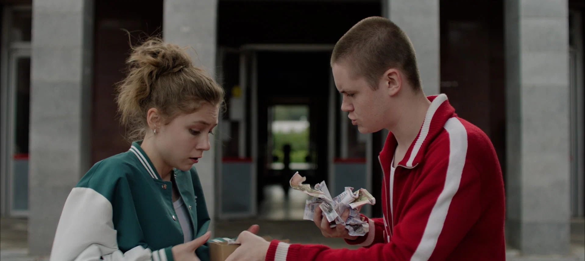 Сцена из фильма Всё, что тебя касается Сцена из фильма Всё, что тебя касается