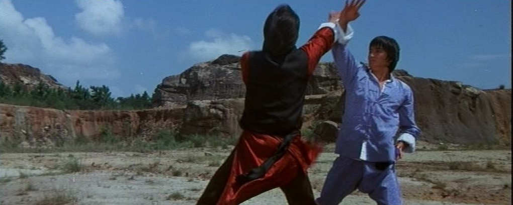Сцена из фильма Дуэль семи тигров / Liu he qian shou Сцена из фильма Дуэль семи тигров / Liu he qian shou