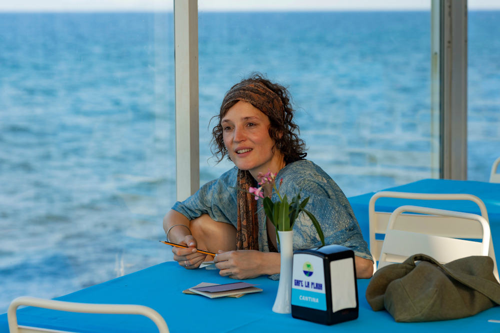 Кадр из фильма Горячее молоко / Hot Milk Кадр из фильма Горячее молоко / Hot Milk