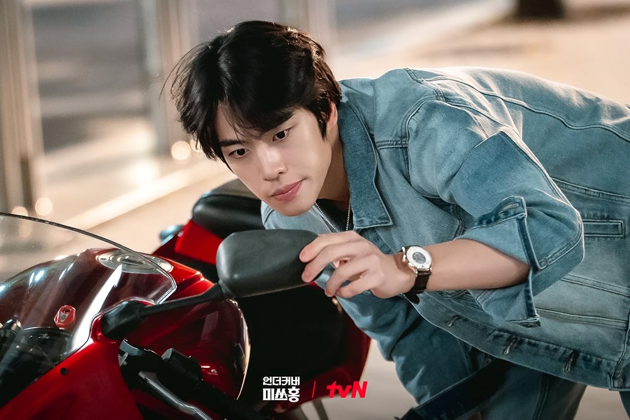 Сцена из фильма Мисс Босс под прикрытием / Miseu eondeokeobeo boseu Сцена из фильма Мисс Босс под прикрытием / Miseu eondeokeobeo boseu