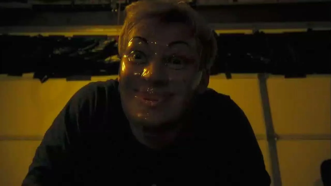 Кадр из фильма Милк и сериал / Milk & Serial Кадр из фильма Милк и сериал / Milk & Serial