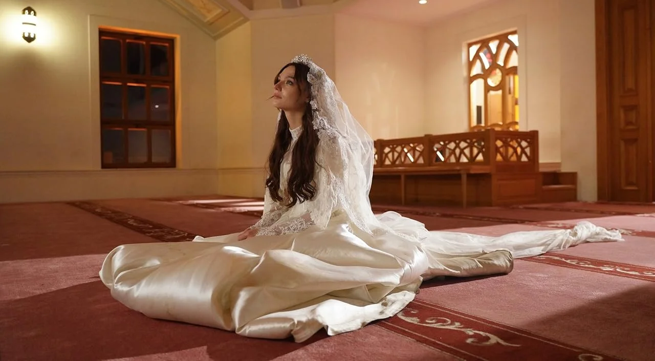 Кадр из фильма Под одним дождём / Ayni Yagmur Altinda Кадр из фильма Под одним дождём / Ayni Yagmur Altinda