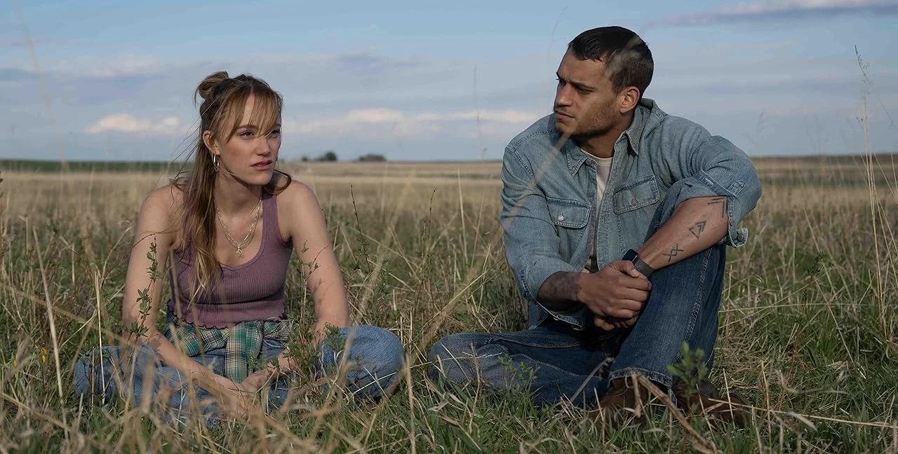 Кадр из фильма Напоминание о нём / Reminders of Him Кадр из фильма Напоминание о нём / Reminders of Him