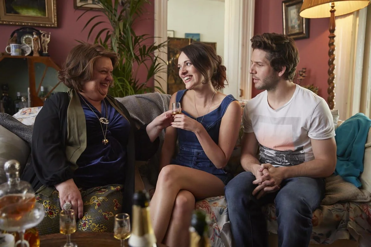 Сцена из фильма Сожители / Crashing Сцена из фильма Сожители / Crashing