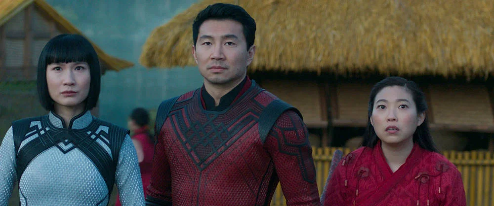 Кадр из фильма Шан-Чи и легенда десяти колец / Shang-Chi and the Legend of the Ten Rings Кадр из фильма Шан-Чи и легенда десяти колец / Shang-Chi and the Legend of the Ten Rings