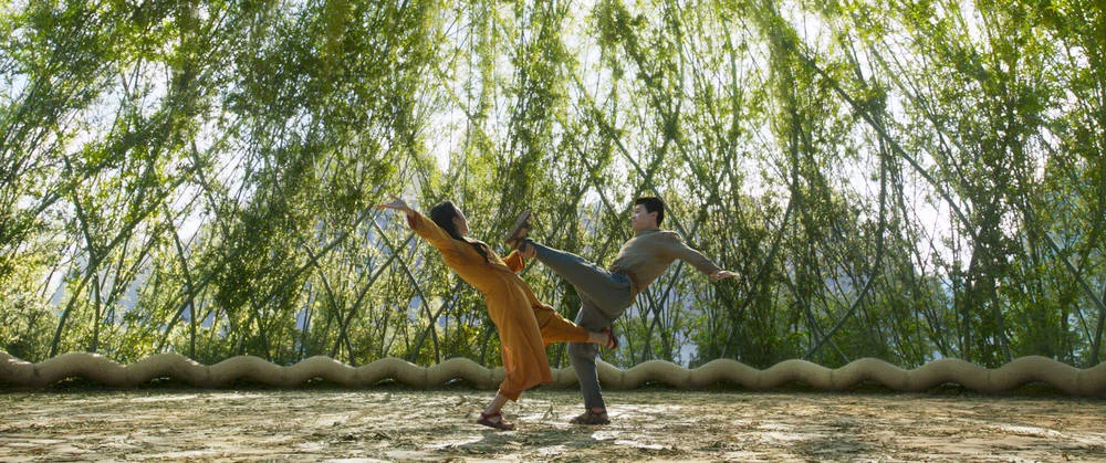 Кадр из фильма Шан-Чи и легенда десяти колец / Shang-Chi and the Legend of the Ten Rings Кадр из фильма Шан-Чи и легенда десяти колец / Shang-Chi and the Legend of the Ten Rings